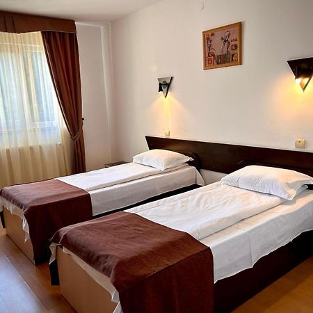 Hotel Levisticum Bacau Exterior photo